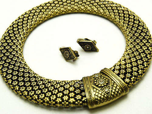 ****Last One**** Stunning Antique Gold/Burnish Gold Look Metal Choker Necklace & Earring Set